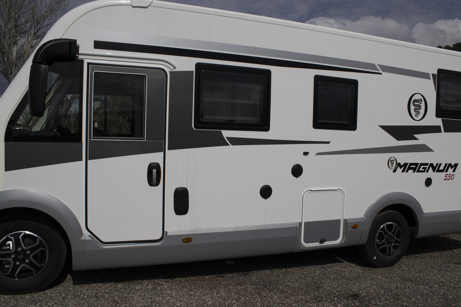ELNAGH MAGNUM 530 Automática 180Cv