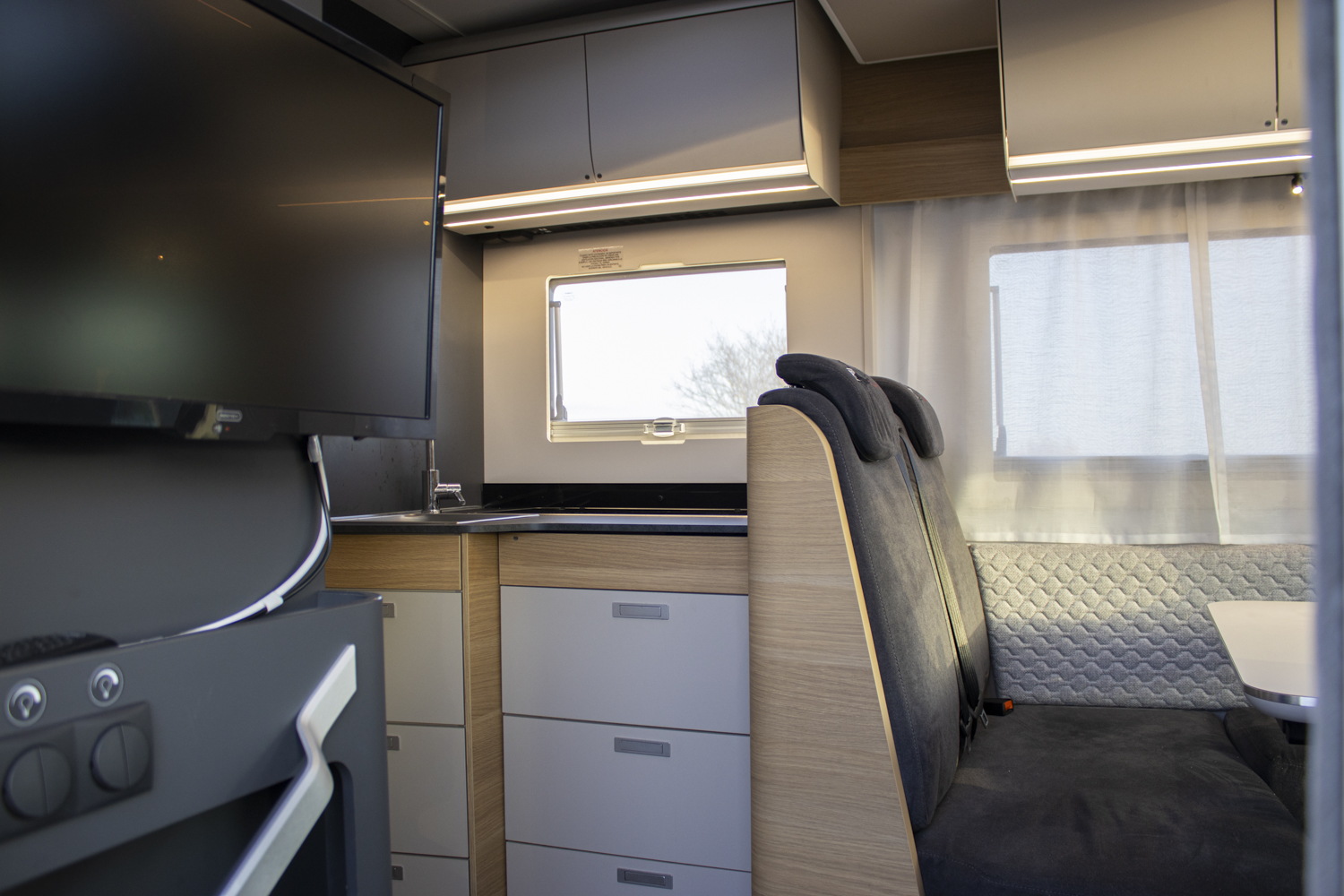 ADRIA MATRIX AXESS 670SL